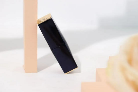 雅诗兰黛569号口红显白测评_YSL1966吸烟装口红色号试色_ysl蜜桃色6696
