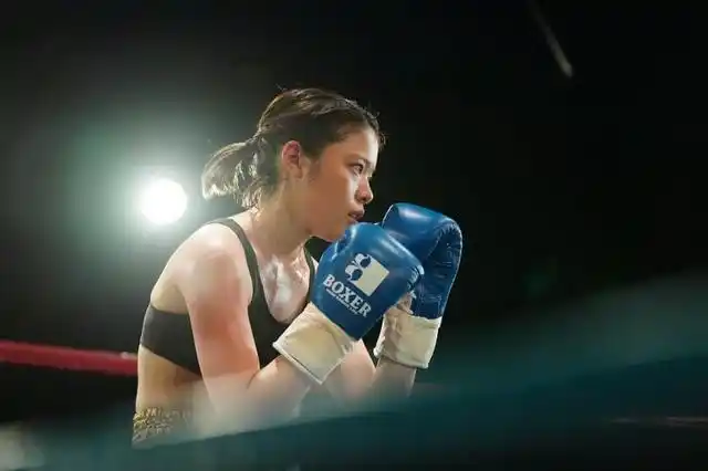 在公交车站直到黎明_惠子凝视电影评价_日本电影摇晃的公交车